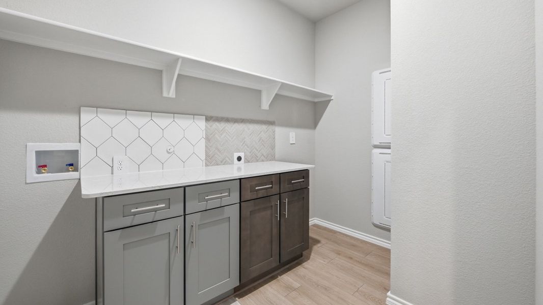 Furnished interior view inside a new home in Trails of Elizabeth Creek, Fort Worth (Image 28).