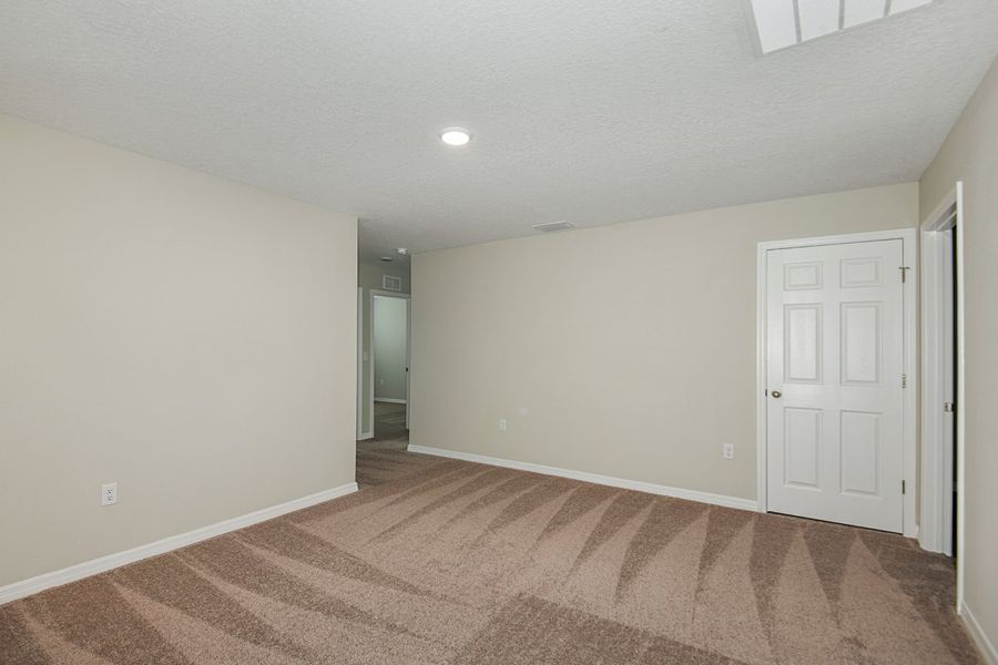 Spacious, unfurnished interior of a new home in Scenic Terrace, Haines City (Image 17).