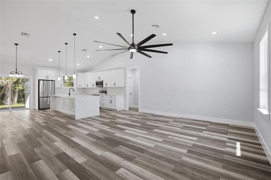 Spacious, unfurnished interior of a new home in , Port Charlotte (Image 16).