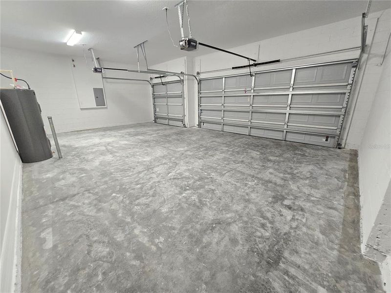 Spacious, unfurnished interior of a new home in , Homosassa (Image 73).