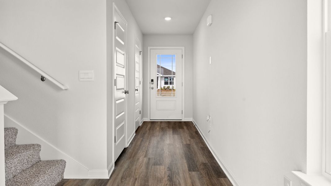 Spacious, unfurnished interior of a new home in Hodges Bayou Plantation, Panama City (Image 14).