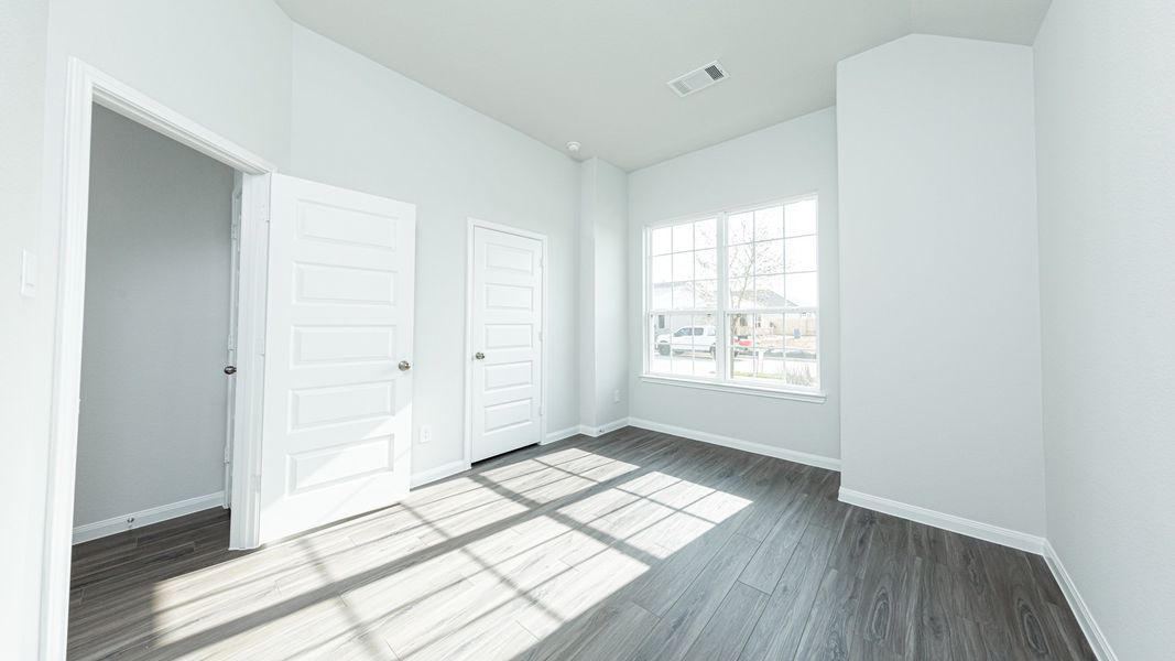 Representative unfurnished interior of a home built from the The Lakewood by Legend Homes in Cinco Lakes, San Antonio (Image 14).