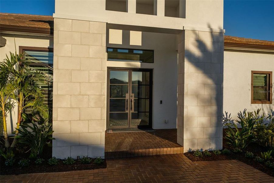 Exterior details and patio area of a home in , Sarasota (Image 4).
