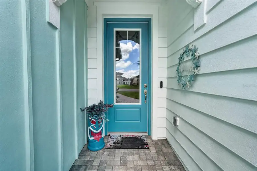 Exterior details and patio area of a home in , Daytona Beach (Image 35).