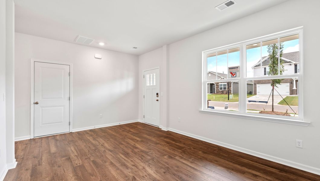 Spacious, unfurnished interior of a new home in Hunters Ridge, Woodruff (Image 18).