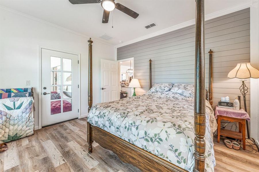 Furnished interior view inside a new home in , Comanche (Image 10).