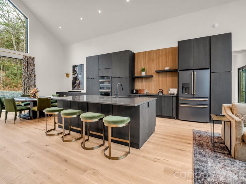 Community amenities in , Lake Lure (Image 30).