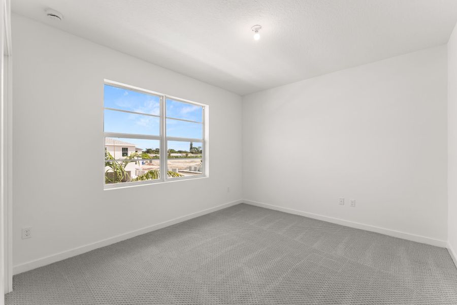 Spacious, unfurnished interior of a new home in Forest, Lake Worth (Image 10).