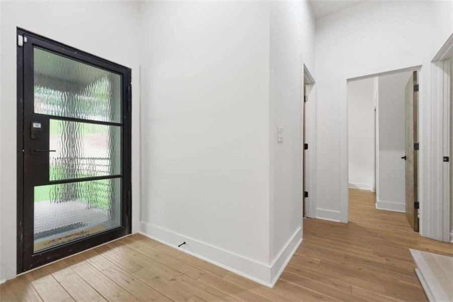 Spacious, unfurnished interior of a new home in , Atlanta (Image 24).