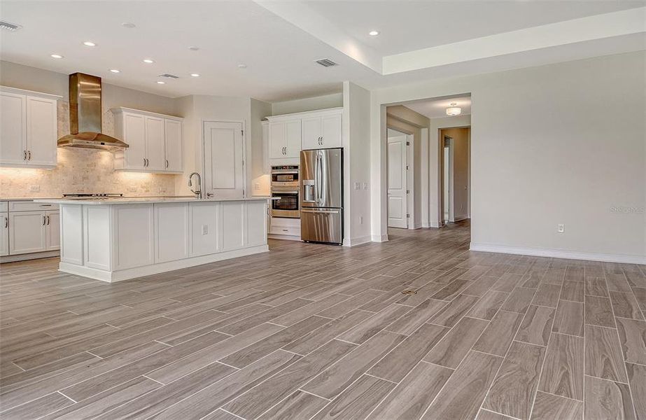 Spacious, unfurnished interior of a new home in , Venice (Image 20).