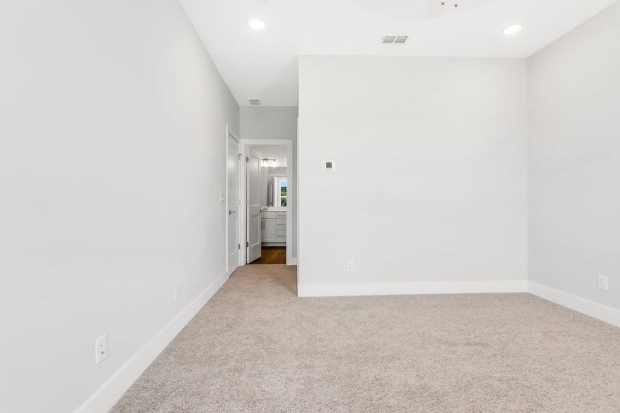 Spacious, unfurnished interior of a new home in Echo Park, Suwanee (Image 38).