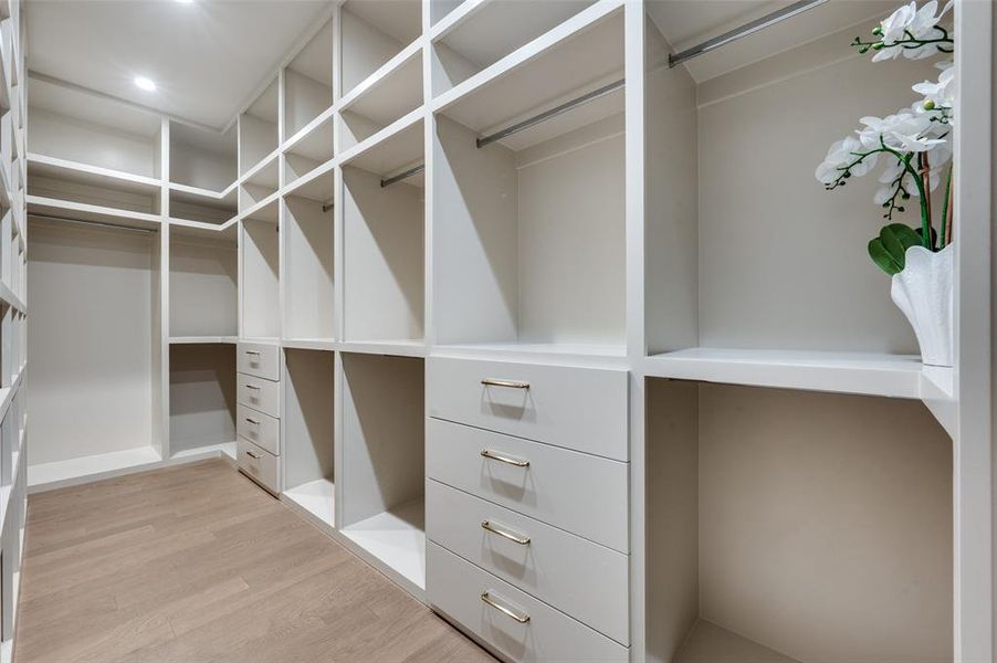 Furnished interior view inside a new home in , Dallas (Image 18). Furnished interior view inside a new home in , Dallas (Image 18).