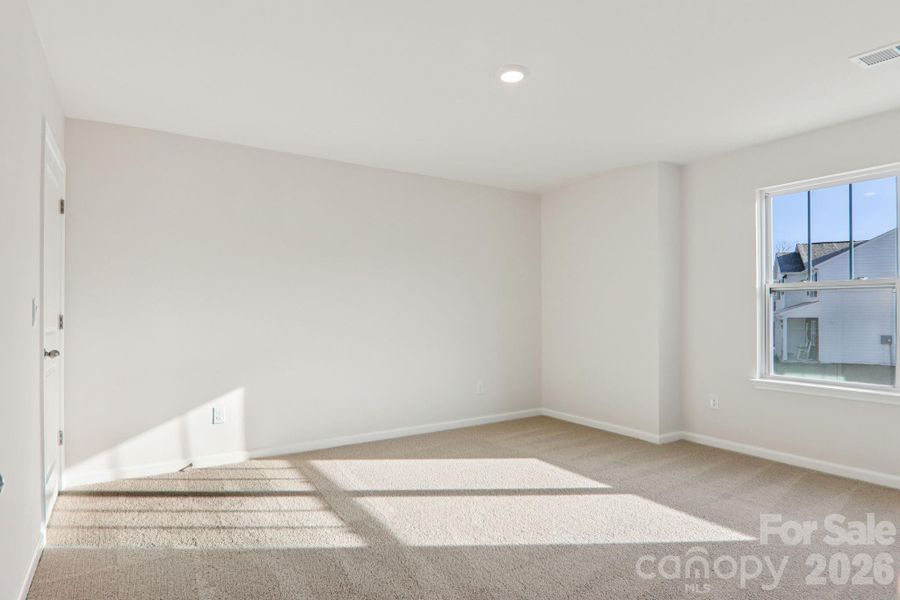 Spacious, unfurnished interior of a new home in Rydele Heights, Asheville (Image 21).