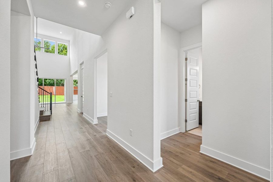 Spacious, unfurnished interior of a new home in Sauls Ranch, Round Rock (Image 16).