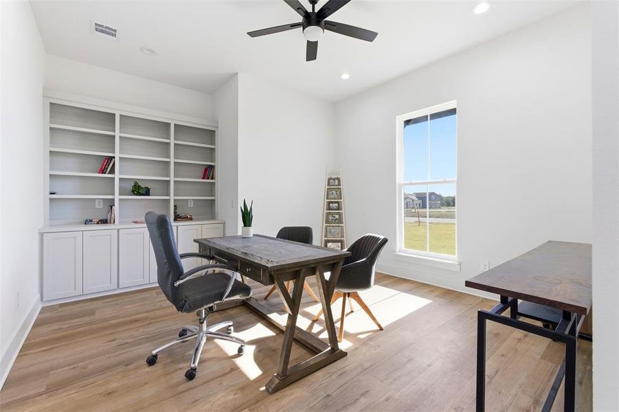 Furnished interior view inside a new home in , Waxahachie (Image 12).