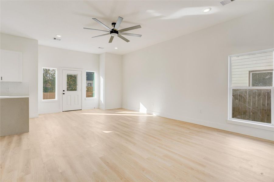 Spacious, unfurnished interior of a new home in , Houston (Image 16).