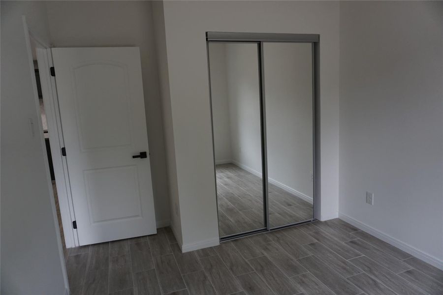 Spacious, unfurnished interior of a new home in , Willis (Image 13).
