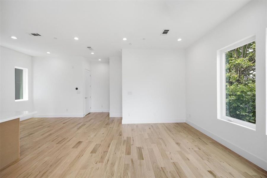Spacious, unfurnished interior of a new home in , Dallas (Image 14). Spacious, unfurnished interior of a new home in , Dallas (Image 14).