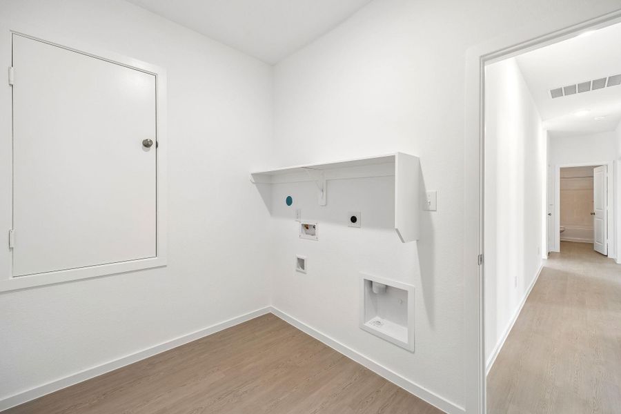 Spacious, unfurnished interior of a new home in Montgomery Bend, Montgomery (Image 4).