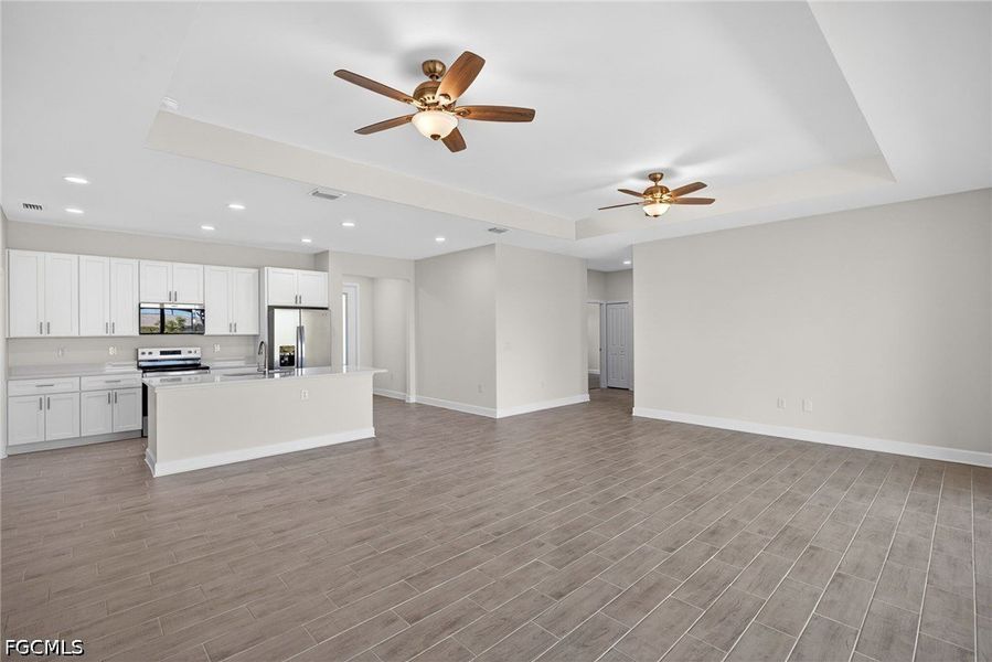 Spacious, unfurnished interior of a new home in Cape Coral, Cape Coral (Image 22).