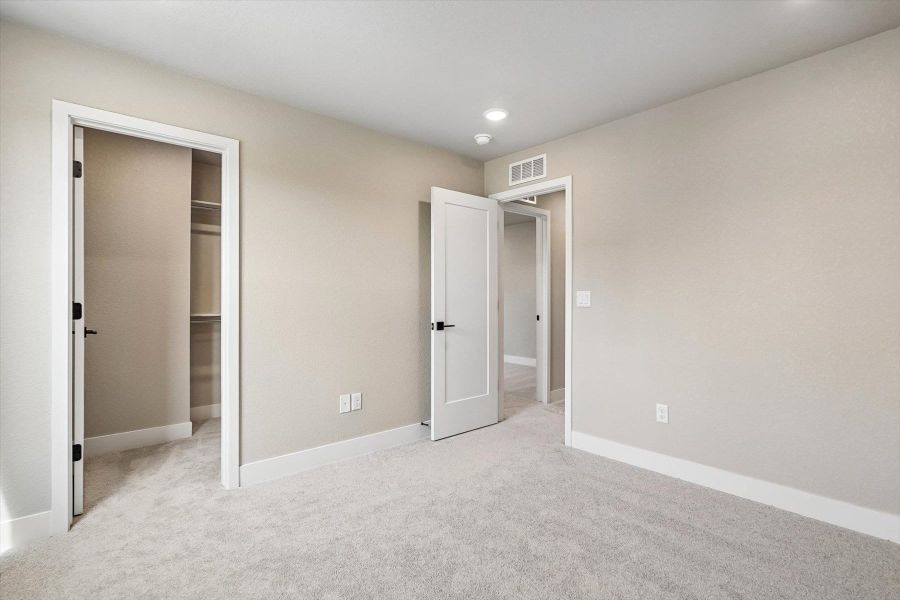 Spacious, unfurnished interior of a new home in Pony Park, Colorado Springs (Image 21).