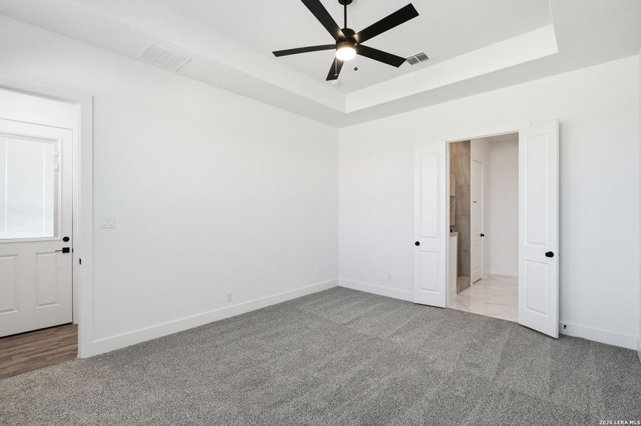Spacious, unfurnished interior of a new home in Prominence, San Antonio (Image 30).
