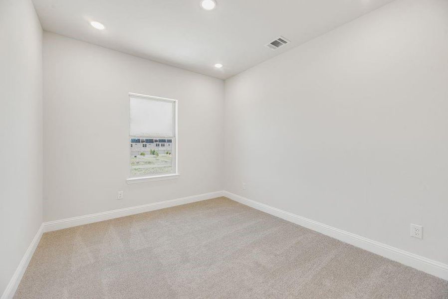 Spacious, unfurnished interior of a new home in Bayside, Rowlett (Image 21).