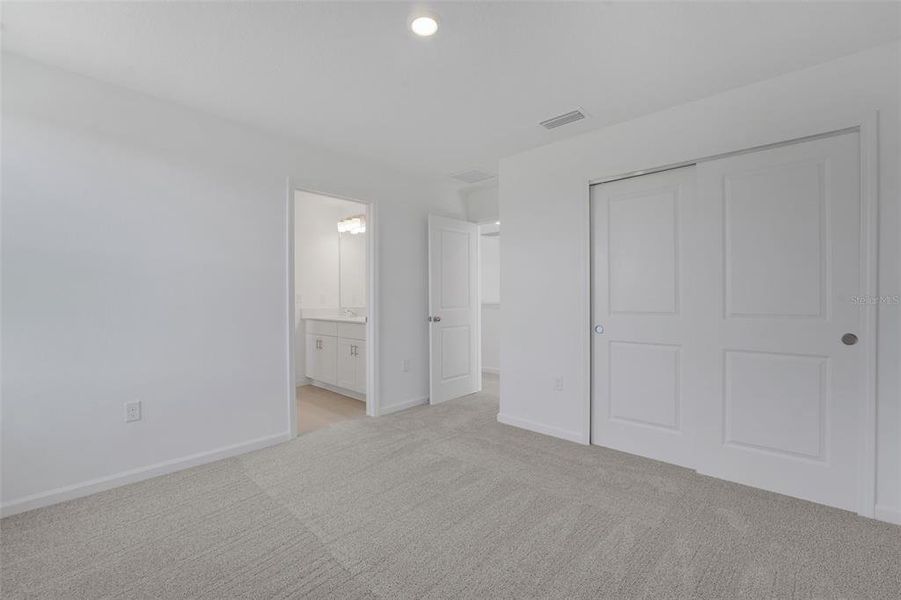 Spacious, unfurnished interior of a new home in Willowbrook North, Winter Haven (Image 19).