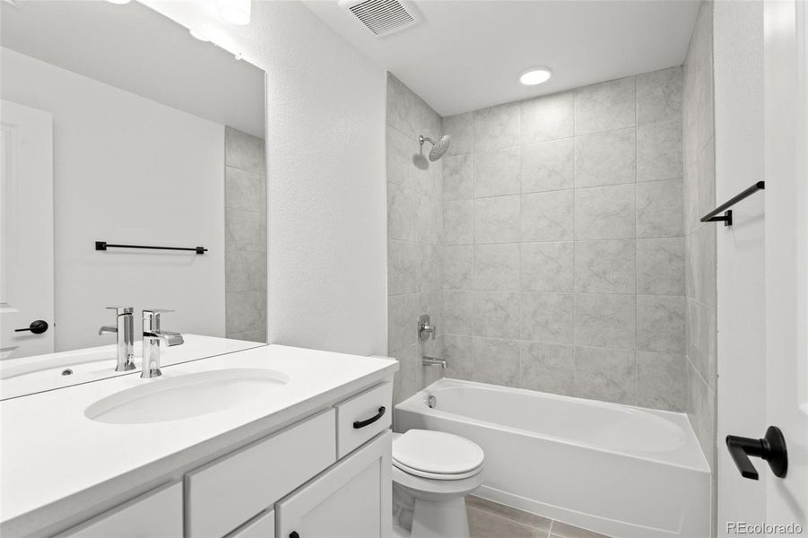 Furnished interior view inside a new home in Deer Creek, Littleton (Image 14).