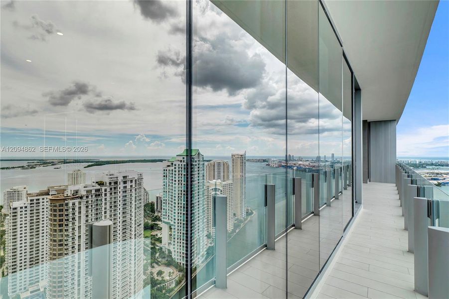 Condo located in Miami, FL showcasing its design and architecture (Image 4). Condo located in Miami, FL showcasing its design and architecture (Image 4).