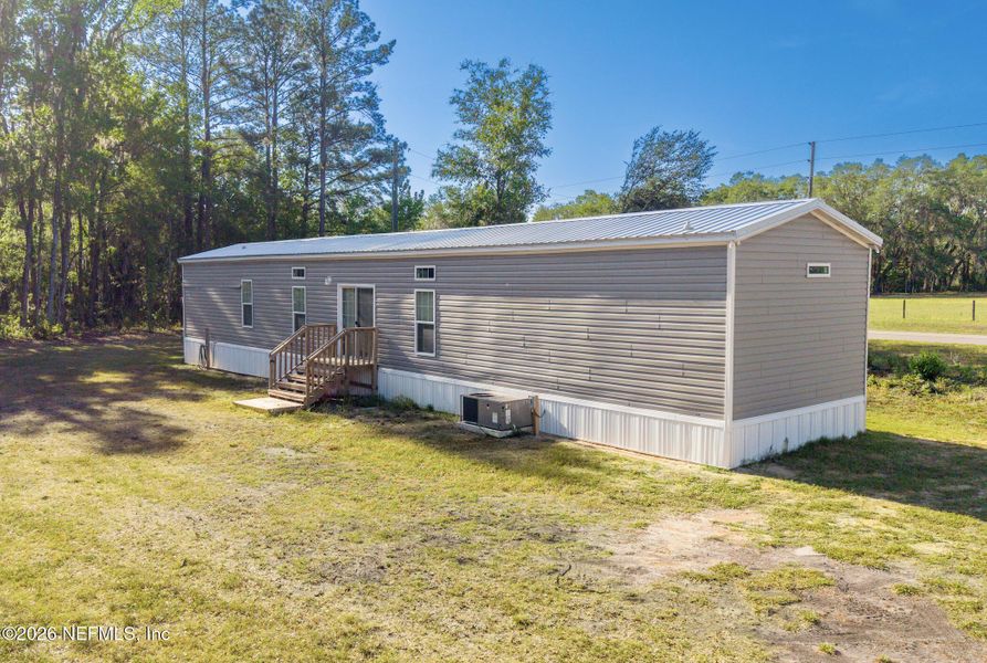 Exterior details and patio area of a home in , Gainesville (Image 20).