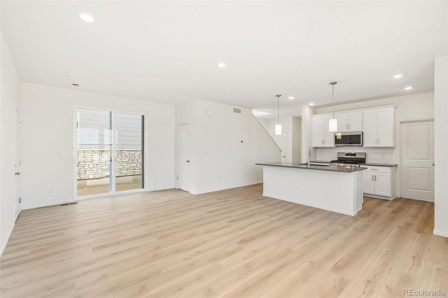 Spacious, unfurnished interior of a new home in , Aurora (Image 19).