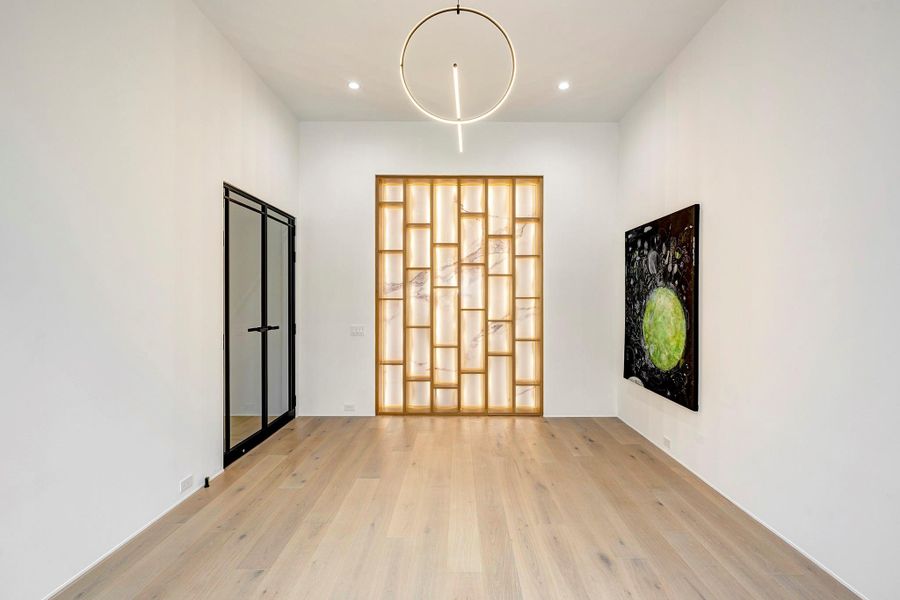 Spacious, unfurnished interior of a new home in , Houston (Image 22).