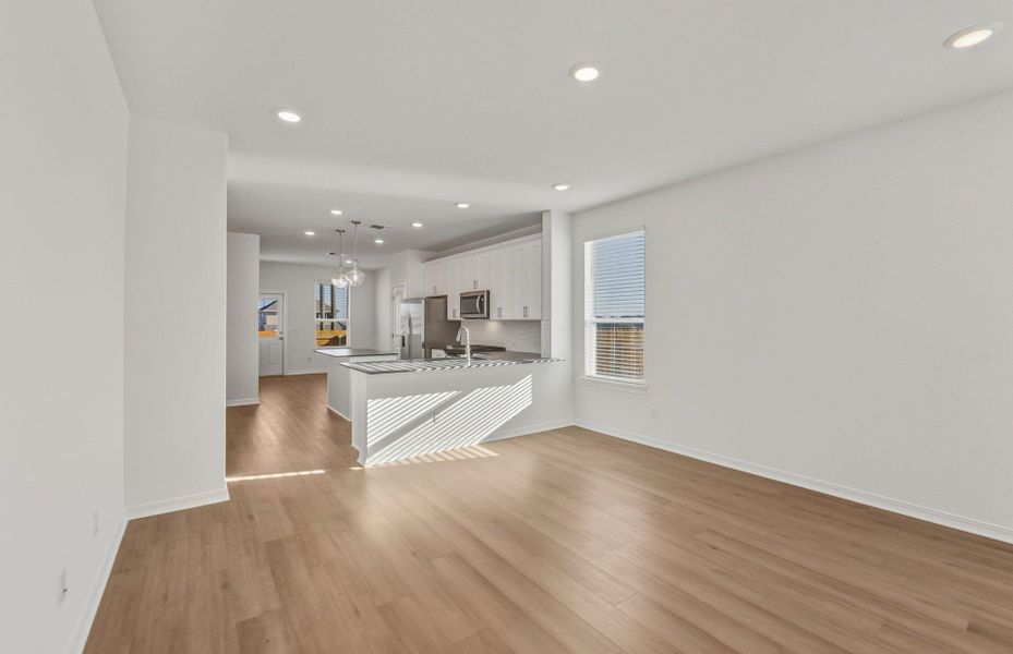 Spacious, unfurnished interior of a new home in Crosswinds, Kyle (Image 11).