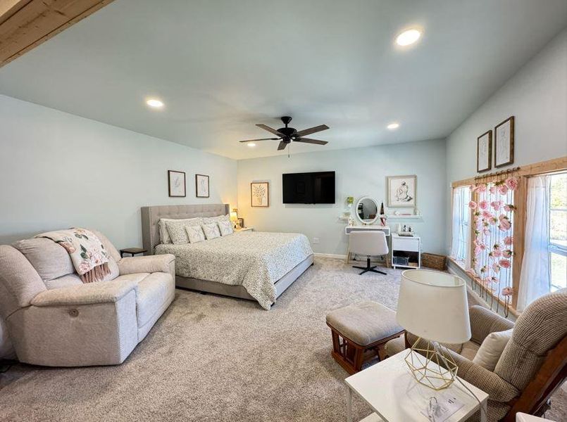 Primary bedroom sitting area