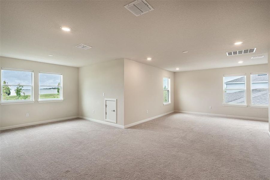 Spacious, unfurnished interior of a new home in Willow Ridge, Montverde (Image 25).