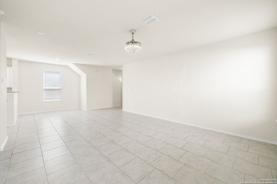 Spacious, unfurnished interior of a new home in Cinco Lakes, San Antonio (Image 28). Spacious, unfurnished interior of a new home in Cinco Lakes, San Antonio (Image 28).