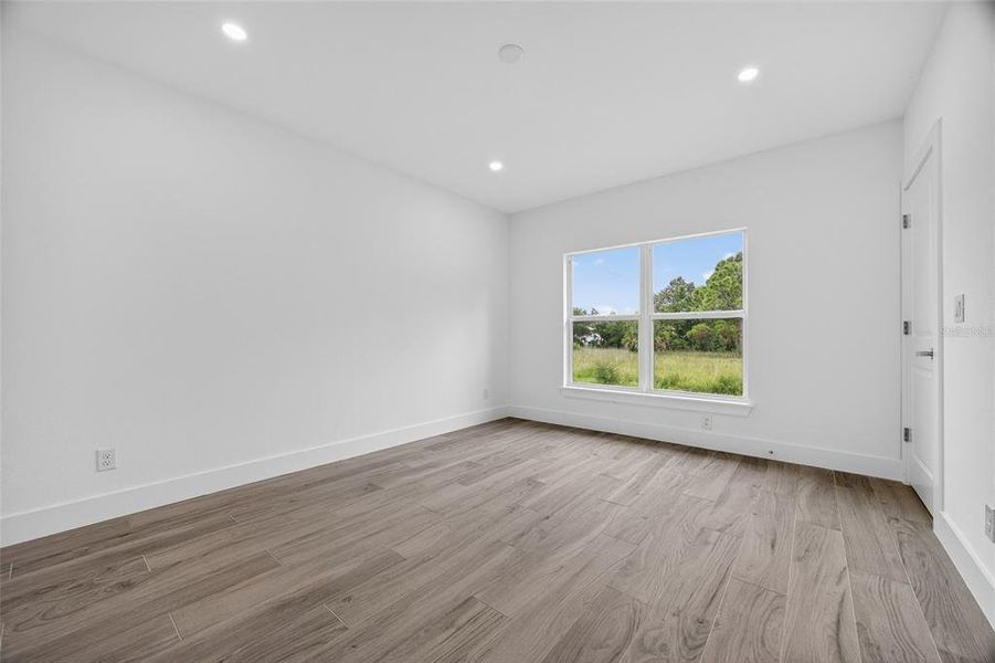 Spacious, unfurnished interior of a new home in , Port Charlotte (Image 17).