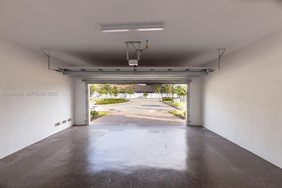 Spacious, unfurnished interior of a new home in , Tamarac (Image 51).