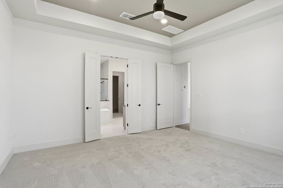 Spacious, unfurnished interior of a new home in Kinder Ranch 70's, San Antonio (Image 49).