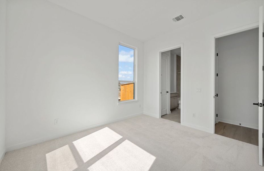 Spacious, unfurnished interior of a new home in 6 Creeks, Kyle (Image 46).