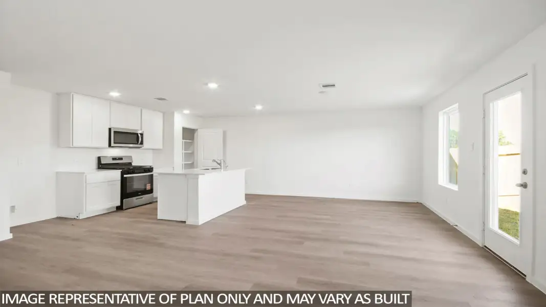Spacious, unfurnished interior of a new home in Mill Creek, Magnolia (Image 10).