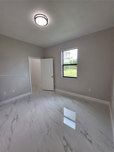 Spacious, unfurnished interior of a new home in , Lehigh Acres (Image 31).