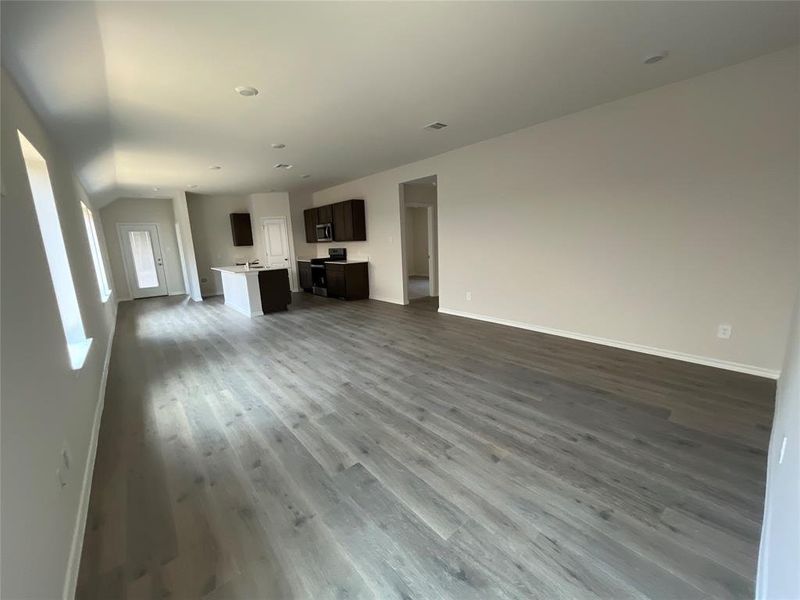 Spacious, unfurnished interior of a new home in Elevon, Lavon (Image 13).