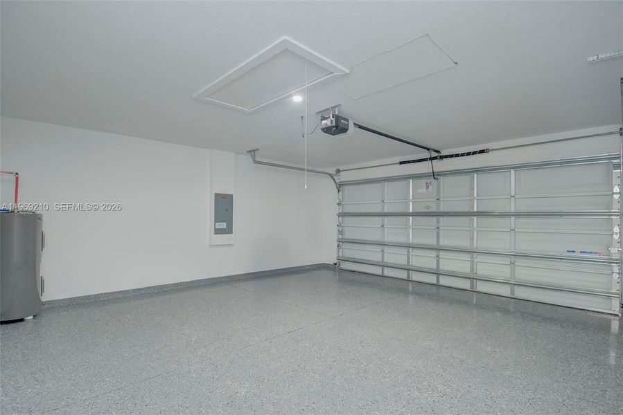 Spacious, unfurnished interior of a new home in , Lehigh Acres (Image 19).