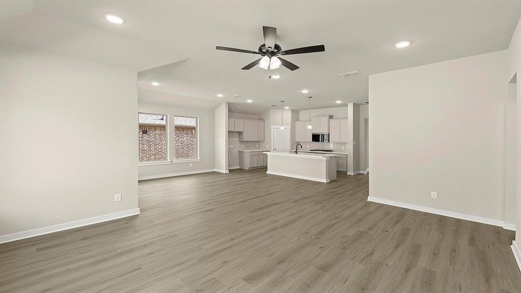 16. 2110 Sunnymede - Family (2)