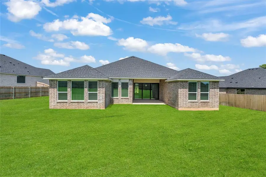 Exterior details and patio area of a home in Rosenthal Estates, Lorena (Image 4).