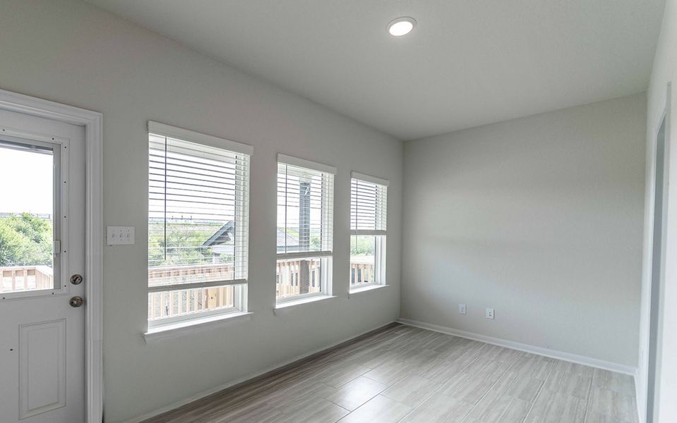 Spacious, unfurnished interior of a new home in Hunter's Ranch, San Antonio (Image 22).