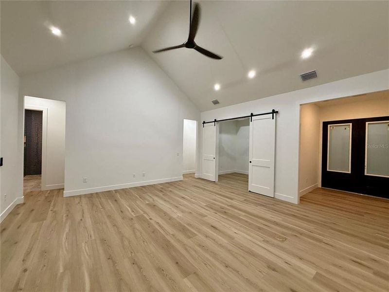 Spacious, unfurnished interior of a new home in , Punta Gorda (Image 35).