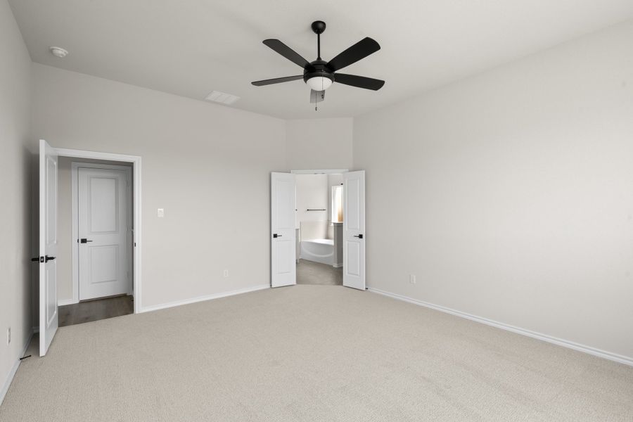 Spacious, unfurnished interior of a new home in Meadow Park at The Meadows, Ponder (Image 19).